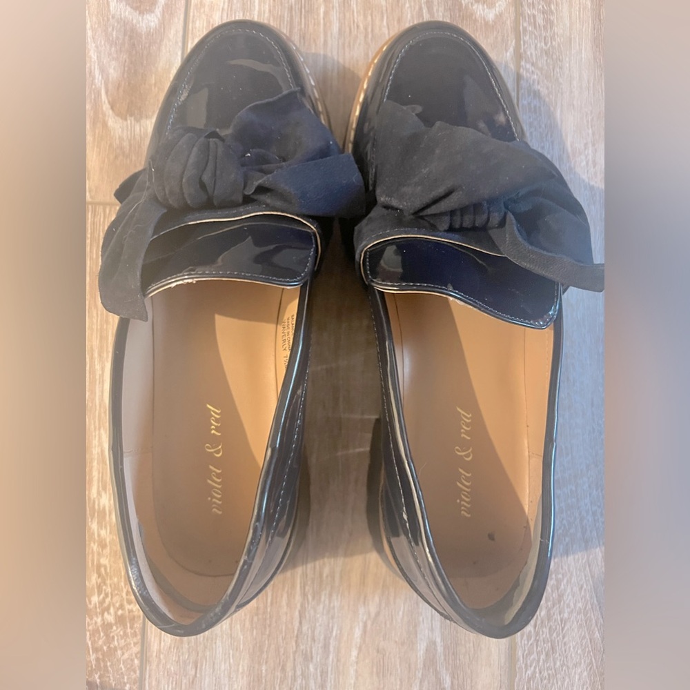 Navy patent chunky loafers with velvet bows